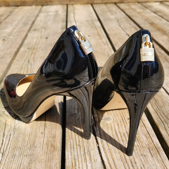 Michael Kors Gold Lock High Heels - Picture 1 of 3